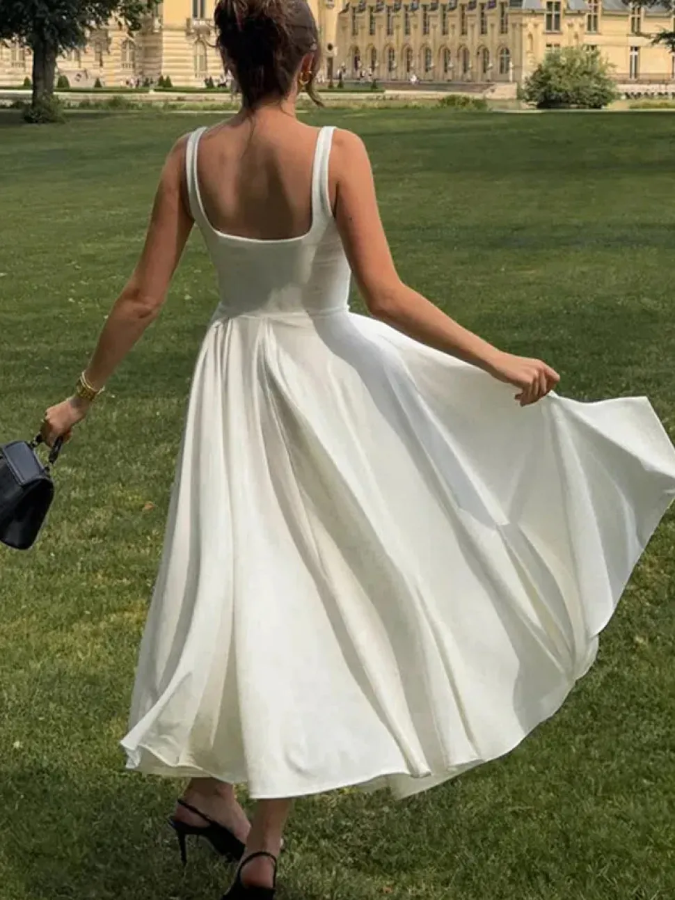 Robe de cocktail midi fluide à bretelles