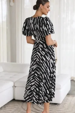 Robe de cocktail midi à motif manches courtes