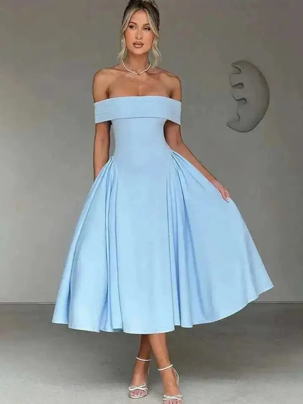 Robe de cocktail midi évasée col bardot