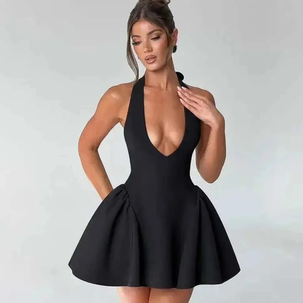 Robe de cocktail mini évasée dos nu