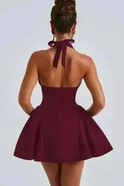 Robe de cocktail mini évasée dos nu