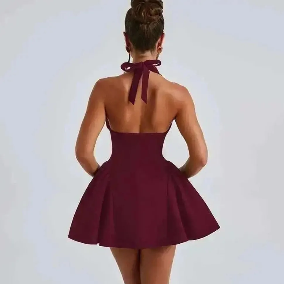 Robe de cocktail mini évasée dos nu
