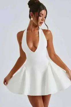 Robe de cocktail mini évasée dos nu