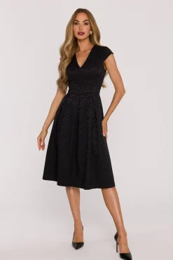 Robe de cocktail noire évasée à plis creux