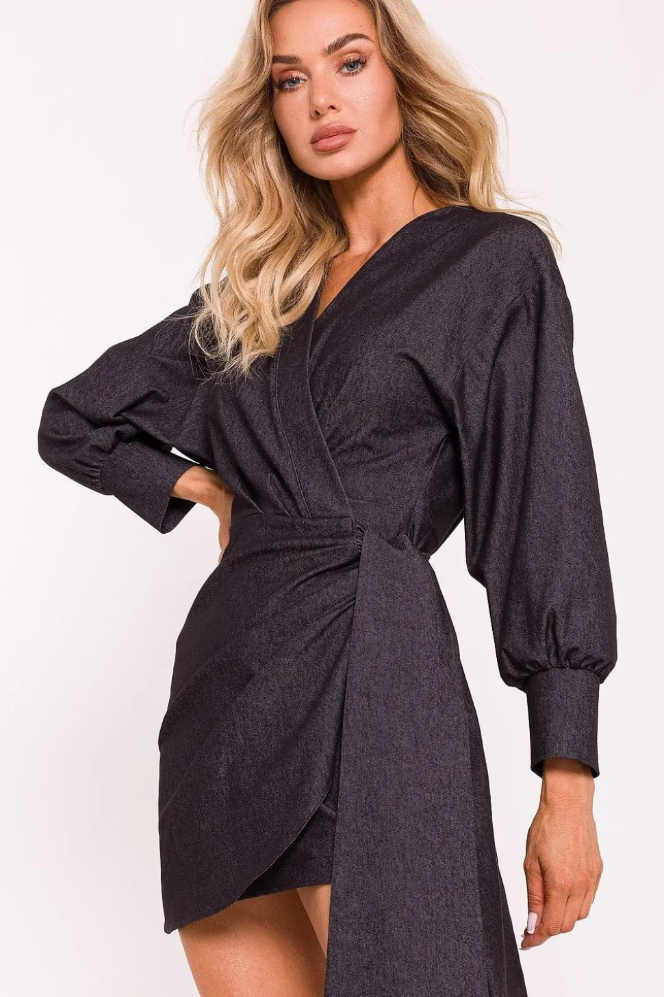 Robe de cocktail nouée à la taille
