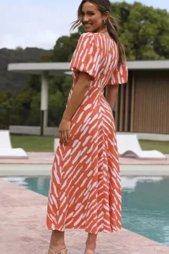 Robe de cocktail orange midi manches bouffantes