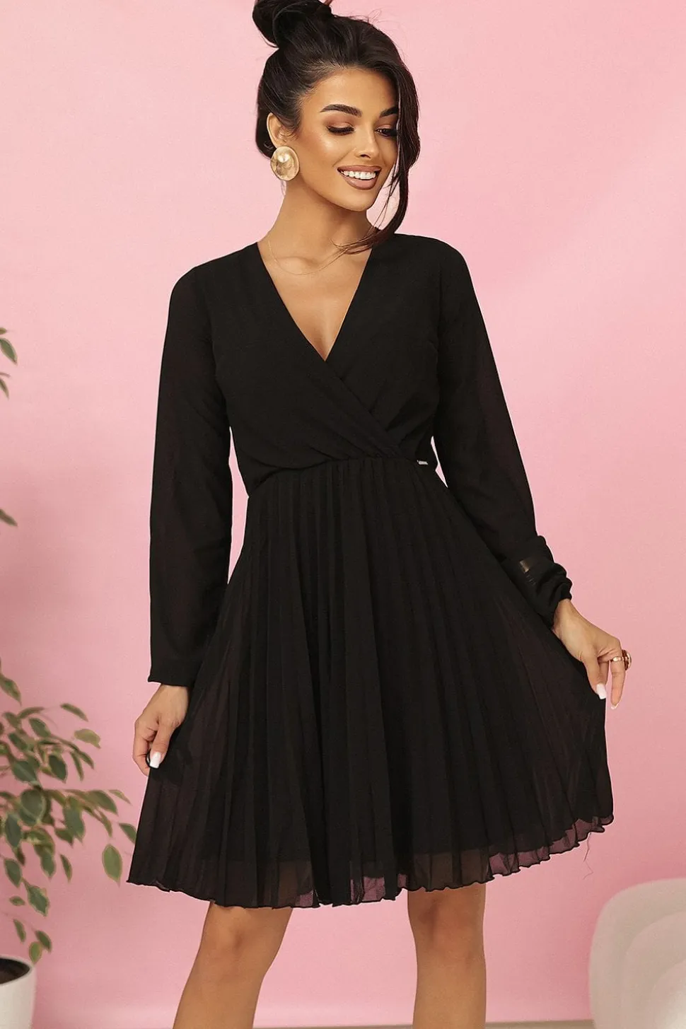 Robe de cocktail plissée manches longues noire
