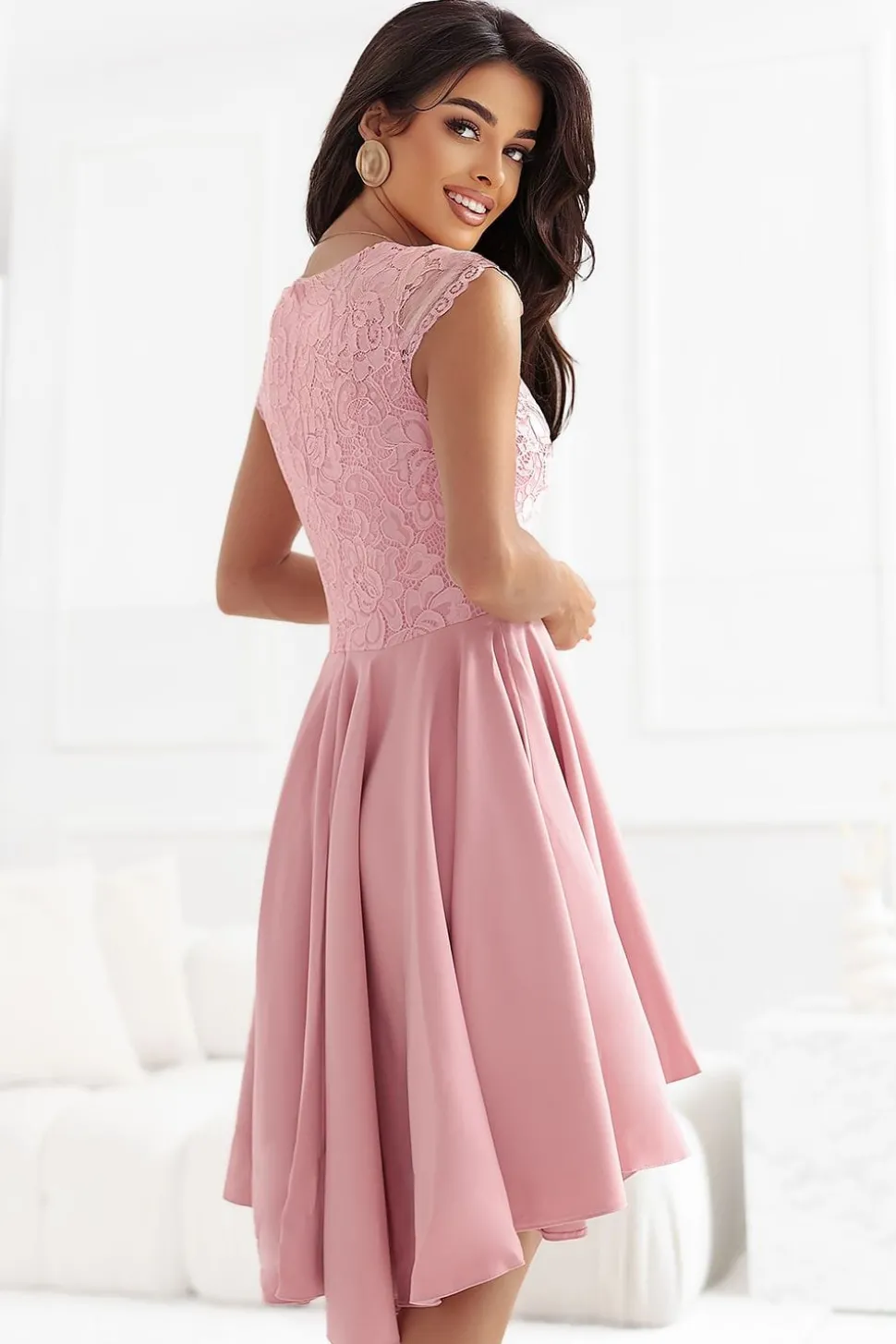 Robe de cocktail rose courte asymétrique