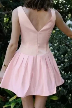 Robe de cocktail rose courte évasée