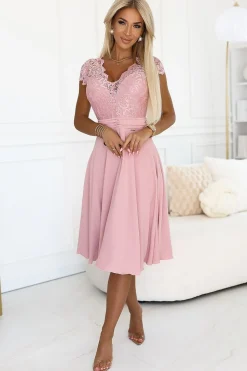 Robe de cocktail rose haut en dentelle manches courtes