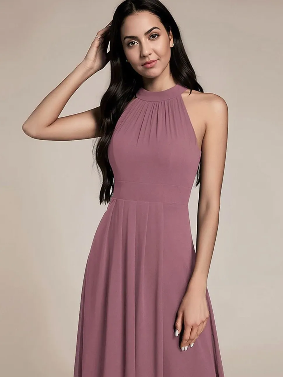 Robe de cocktail rose poudré fluide sans manches