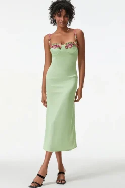 Robe de cocktail verte moulante brodée de fleurs