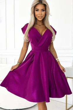 Robe de cocktail violette évasée