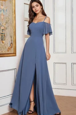 Robe de demoiselle d'honneur bleue à fente haute et bretelles fines