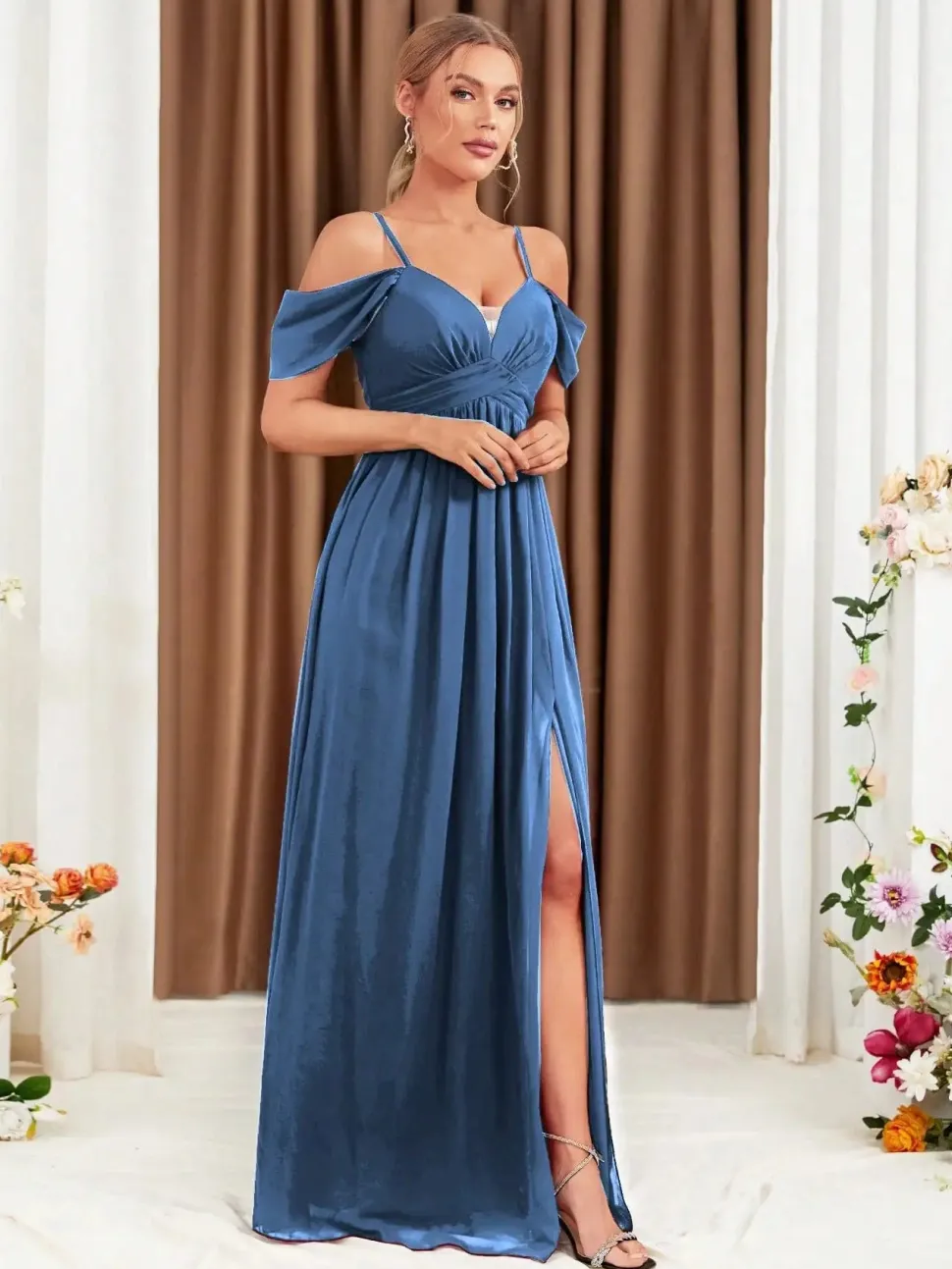 Robe demoiselle d'honneur bleue décolletée en coeur