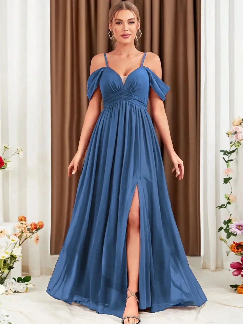 Robe demoiselle d'honneur bleue décolletée en coeur