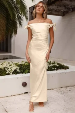 Robe demoiselle d'honneur champagne épaules dénudées