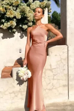 Robe demoiselle d'honneur rose poudré longue