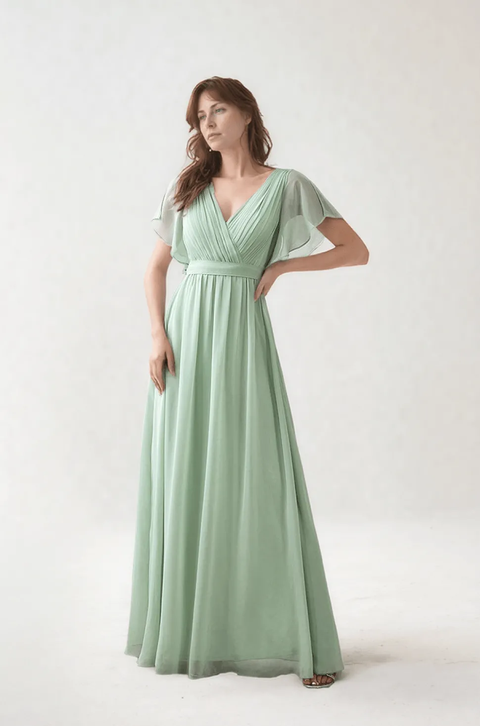 Robe demoiselle d'honneur vert sauge manches à volants