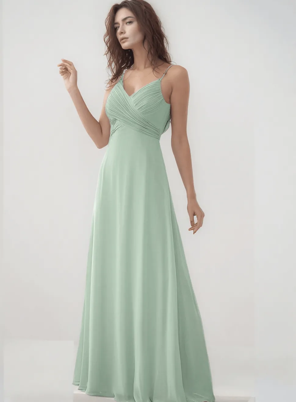 Robe demoiselle d'honneur vert sauge drapée