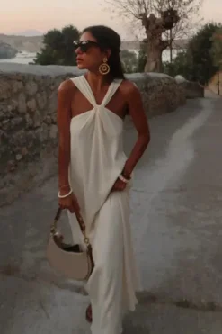 Robe de plage blanche longue sans manches