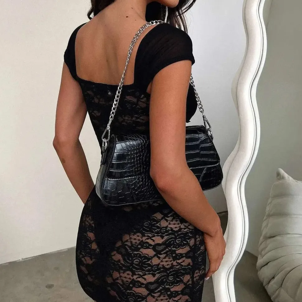 Robe de plage courte moulante bas en dentelle