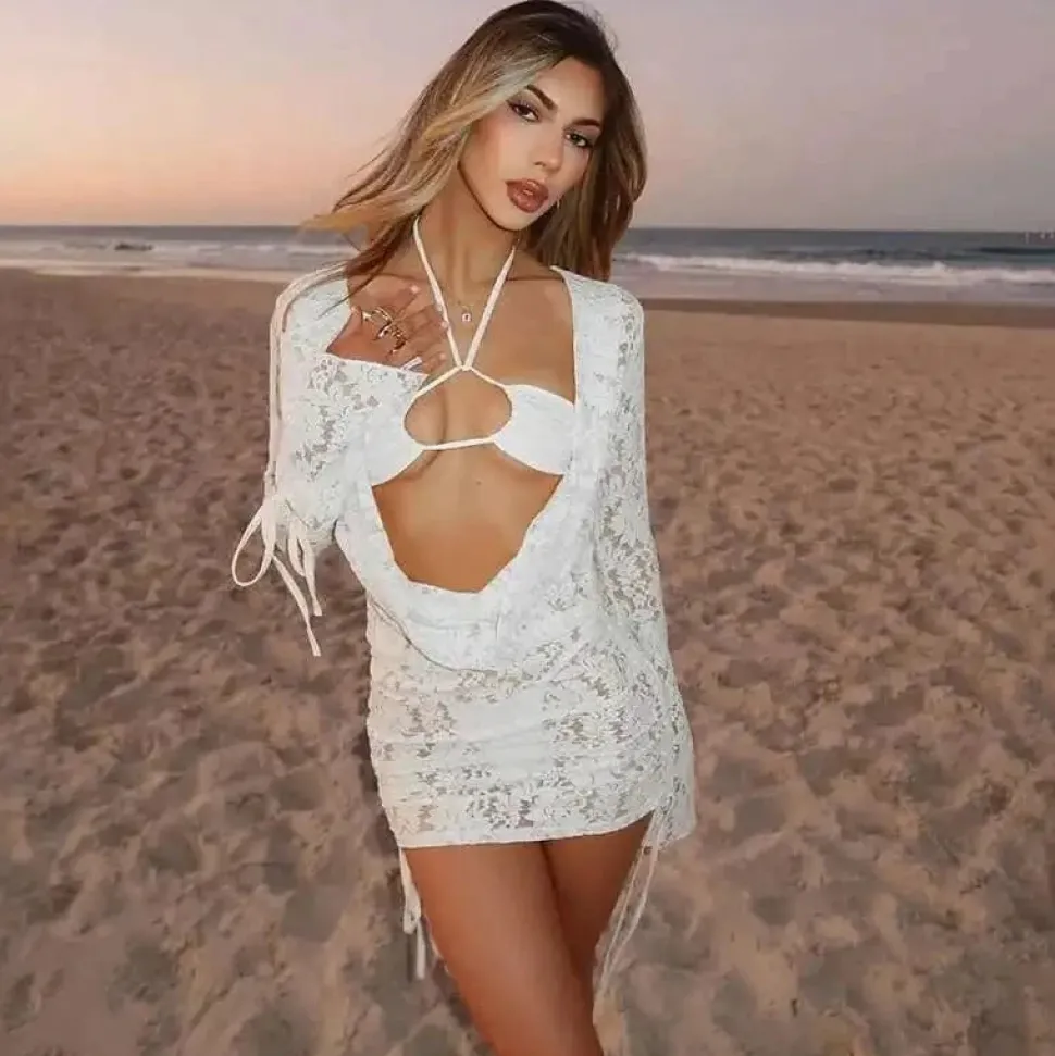 Robe de plage en dentelle courte manches longues