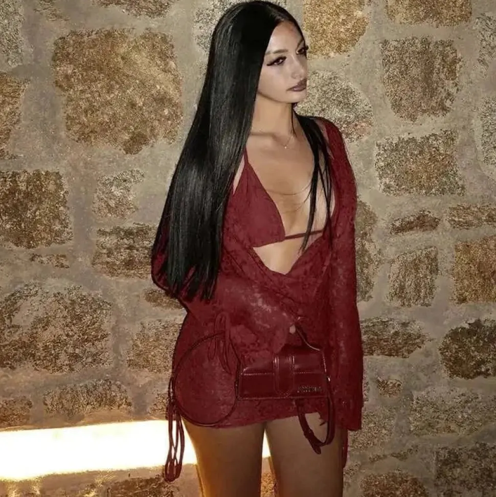 Robe de plage en dentelle courte manches longues