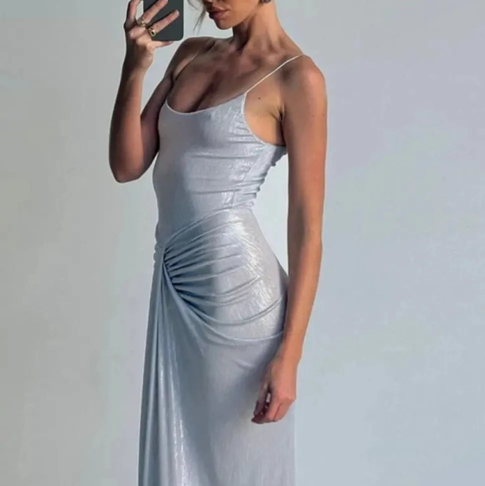 Robe de soirée argentée moulante longue