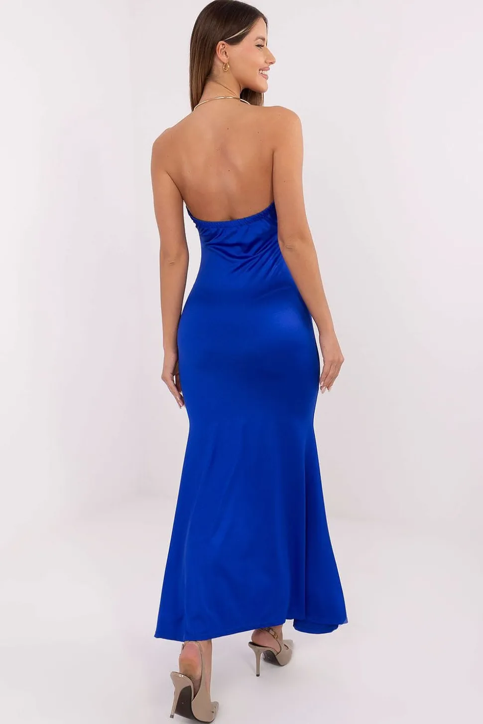 Robe de soirée bleue longue dos nu satinée