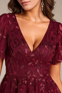 Robe de soirée bordeaux midi en tulle avec paillettes et broderies