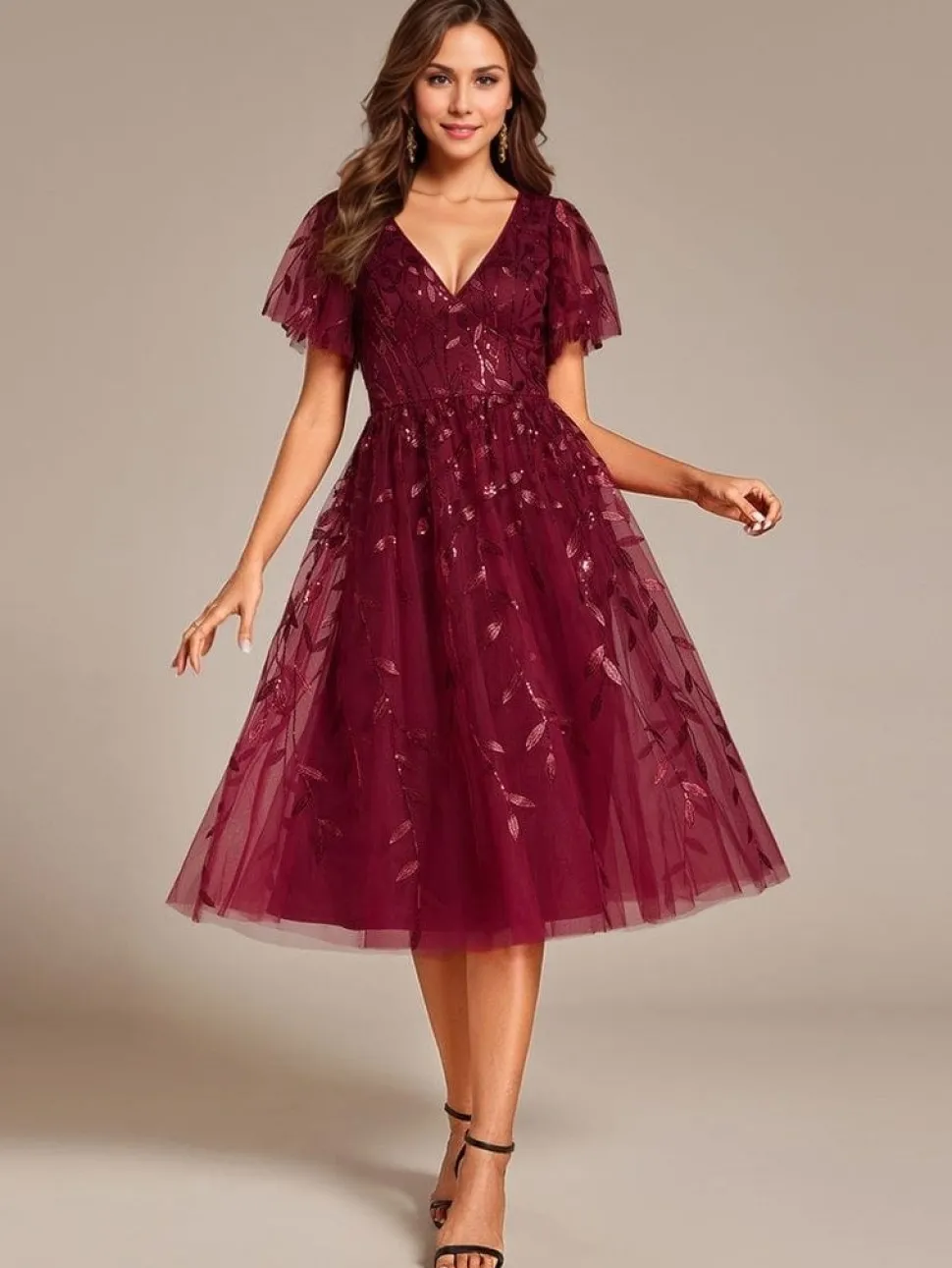 Robe de soirée bordeaux midi en tulle avec paillettes et broderies