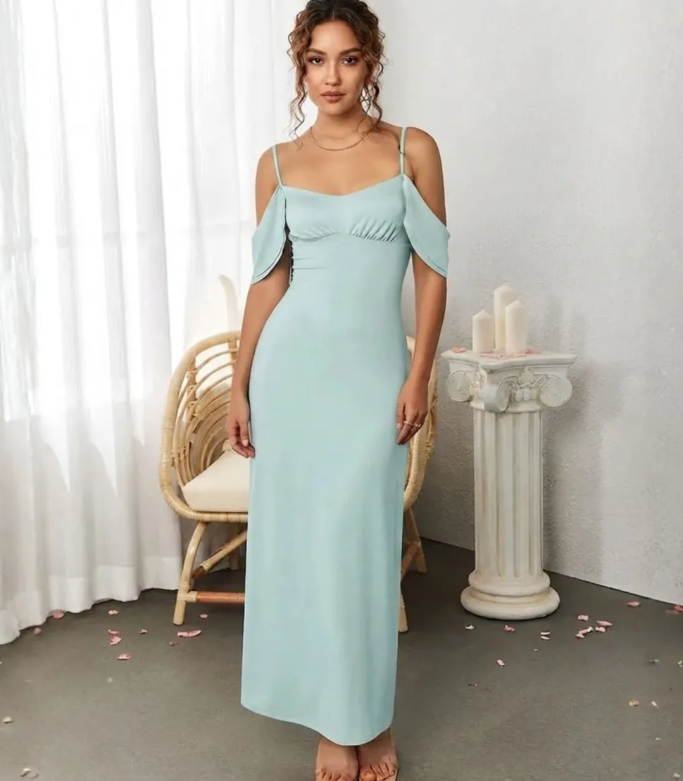 Robe de soirée à bretelles fines vert menthe buste froncé