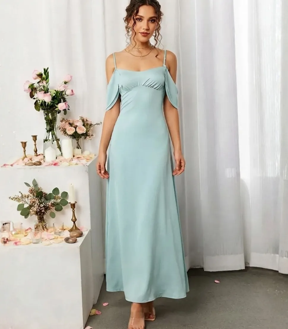 Robe de soirée à bretelles fines vert menthe buste froncé