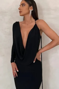 Robe de soirée chic avec décolleté plongeant