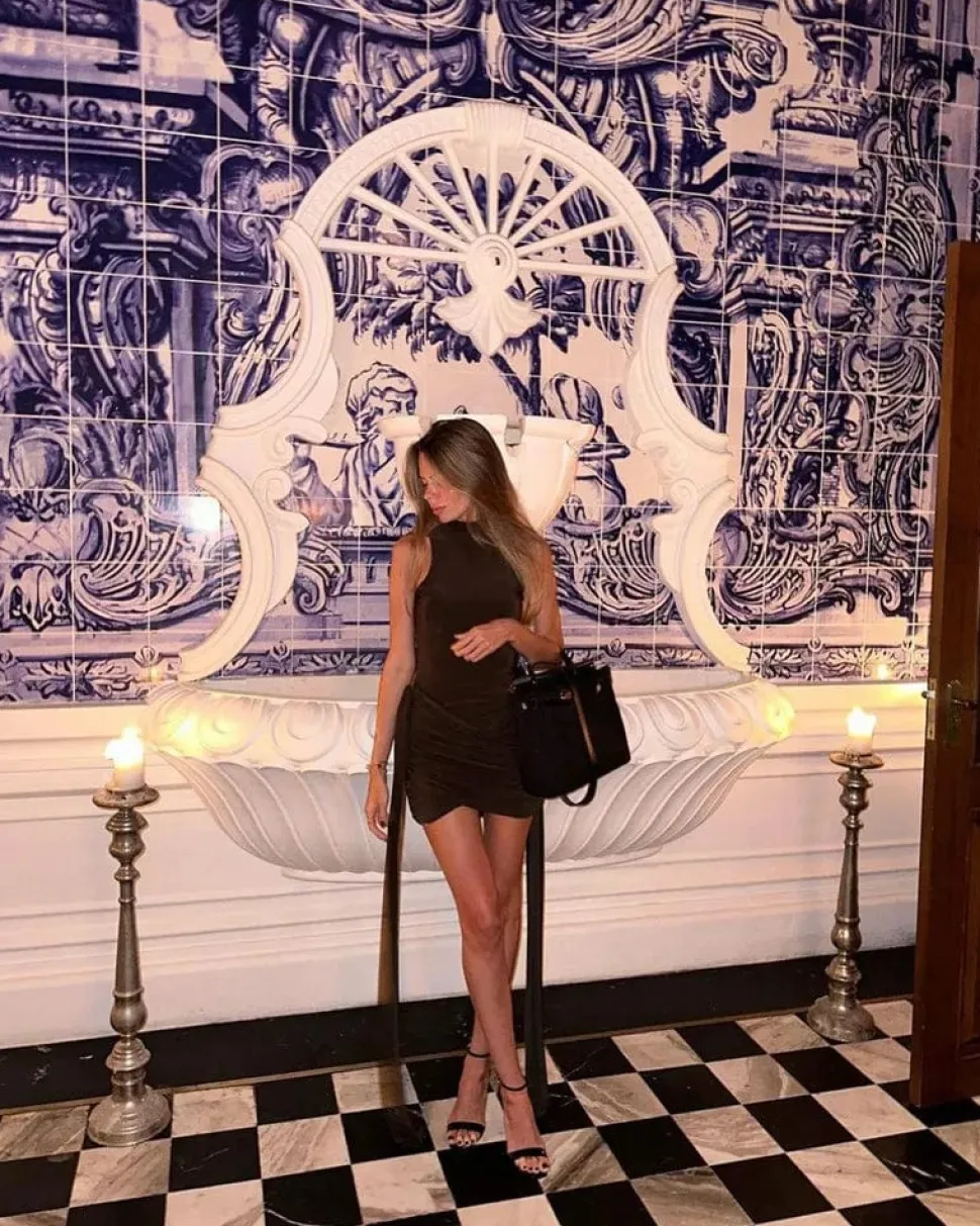 Robe de soirée chic moulante midi sans manches