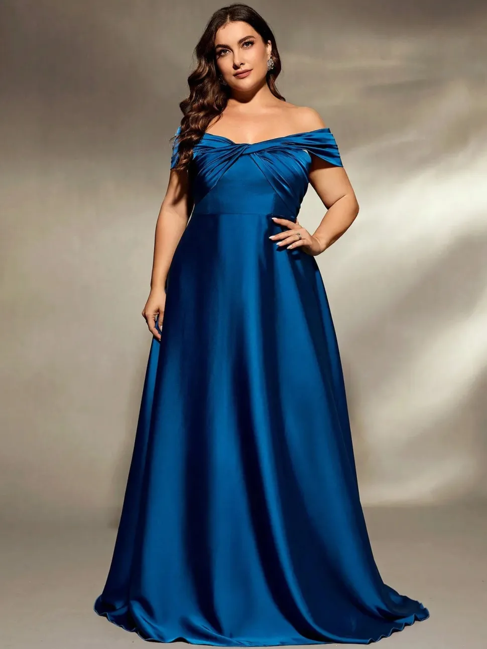 Robe de soirée grande taille en satin bleu