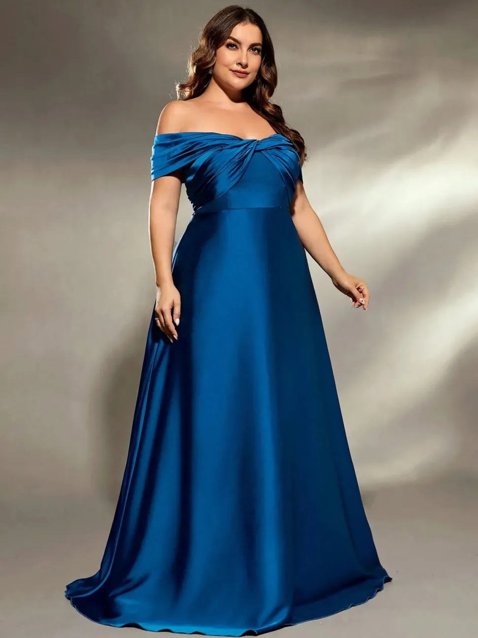 Robe de soirée grande taille en satin bleu