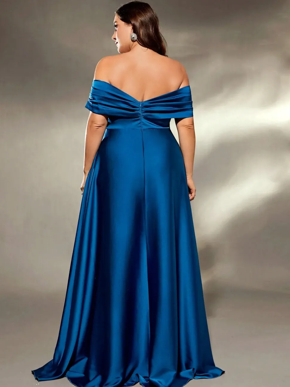 Robe de soirée grande taille en satin bleu
