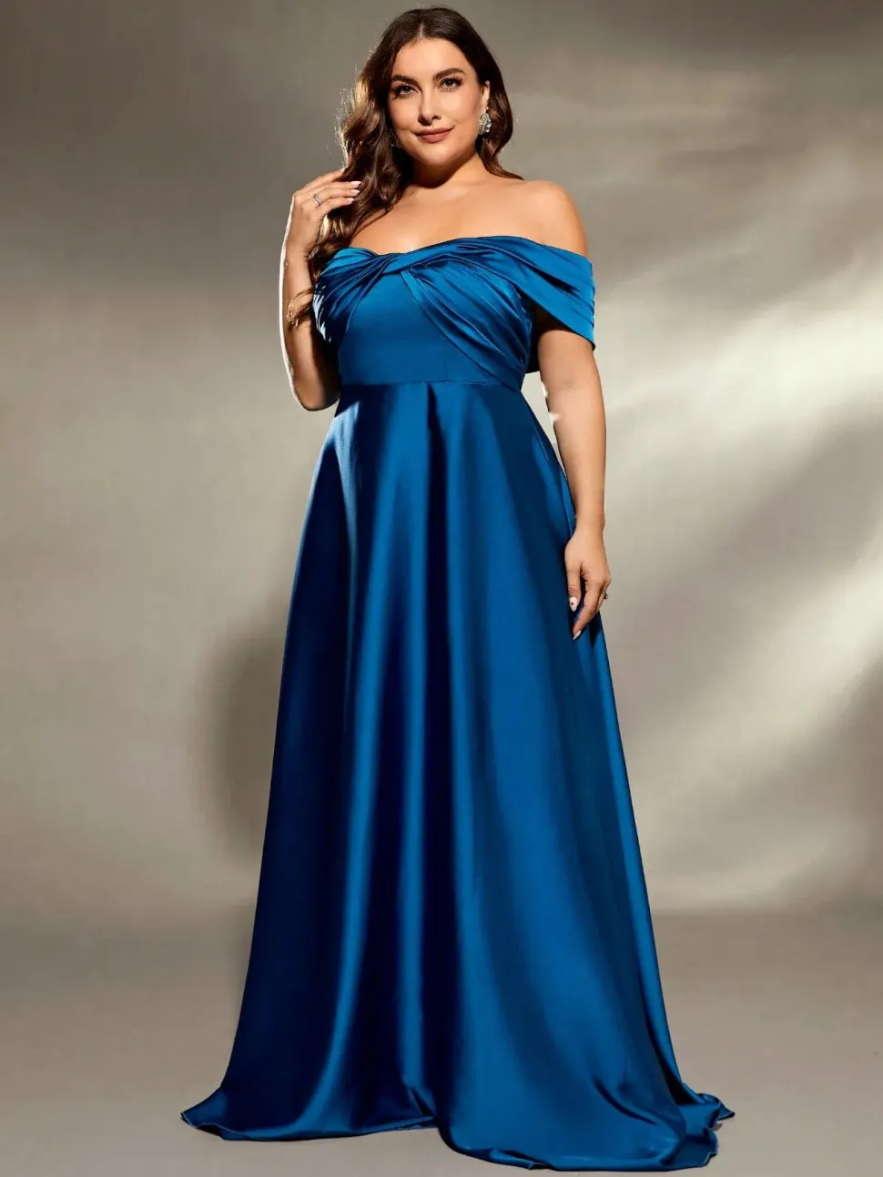 Robe de soirée grande taille en satin bleu