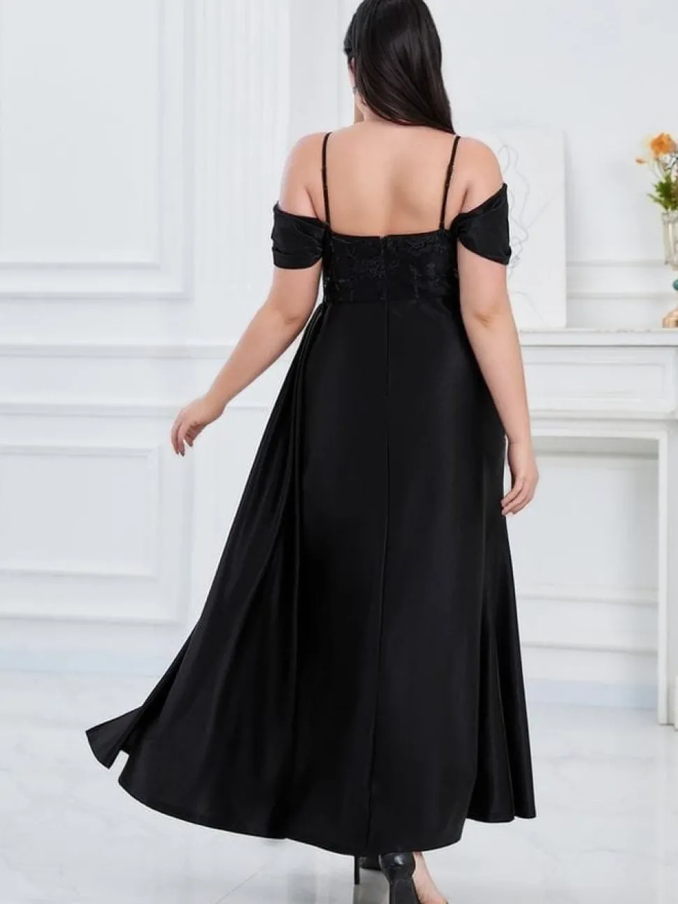 Robe de soirée grande taille noire avec corset