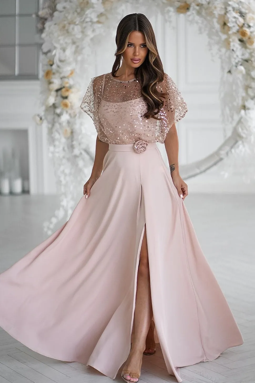 Robe de soirée longue beige chic pailletée