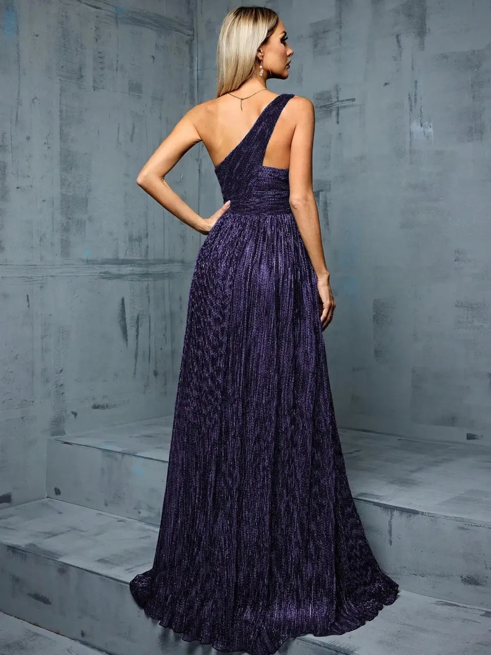 Robe de soirée longue bleue à une épaule avec fil métallique