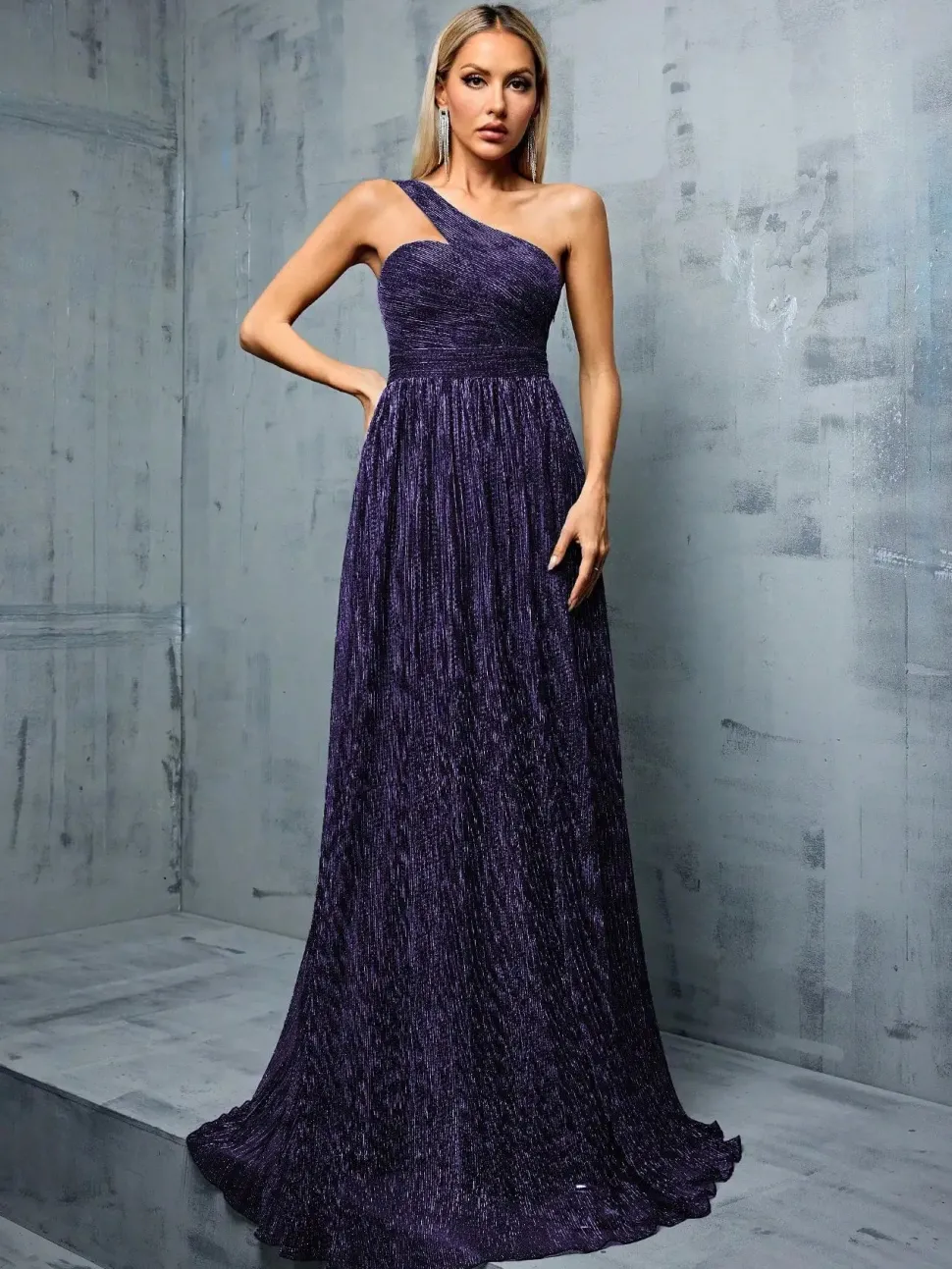 Robe de soirée longue bleue à une épaule avec fil métallique