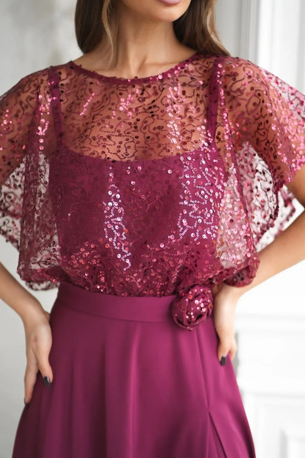 Robe de soirée longue bordeaux avec boléro à sequins