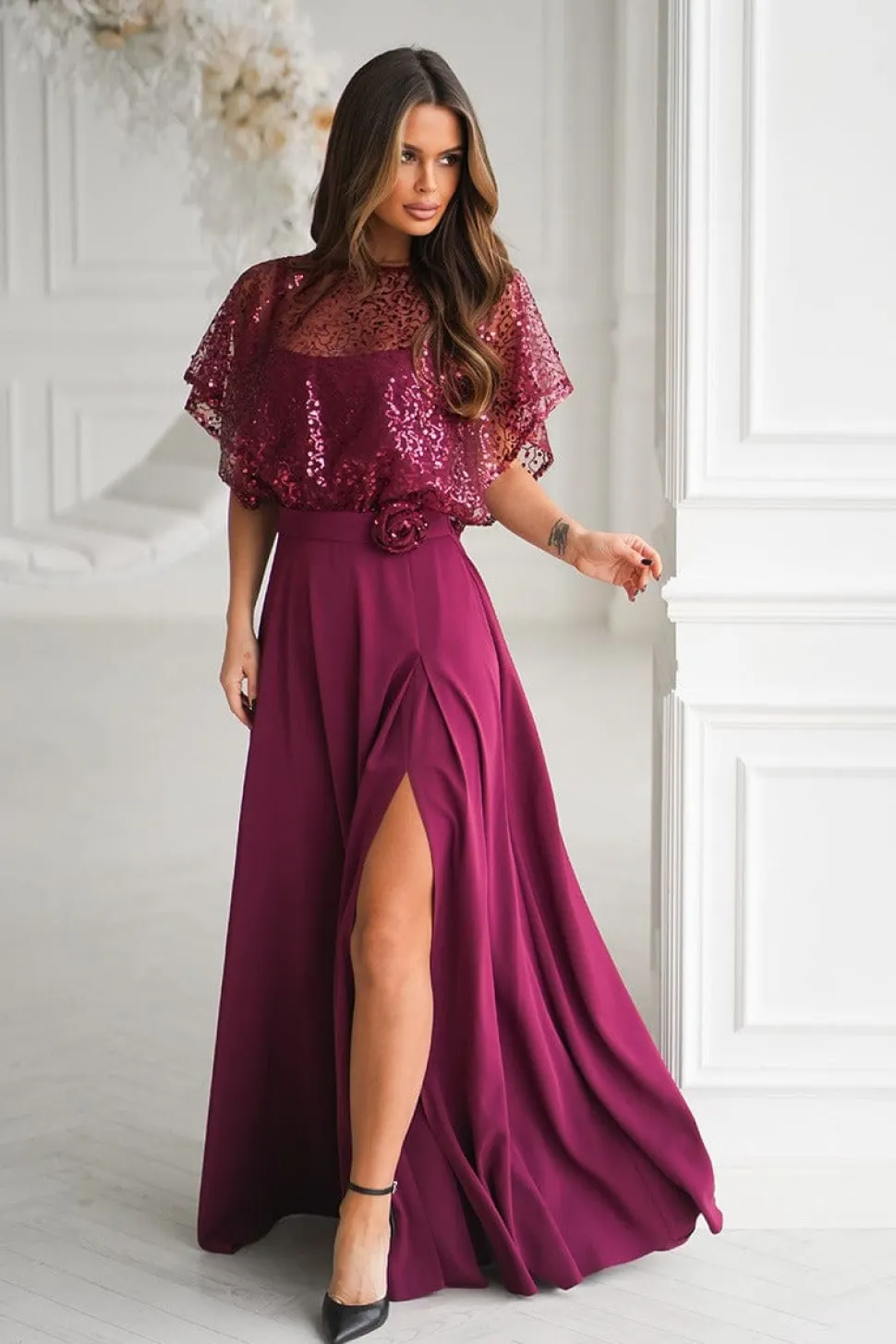Robe de soirée longue bordeaux avec boléro à sequins