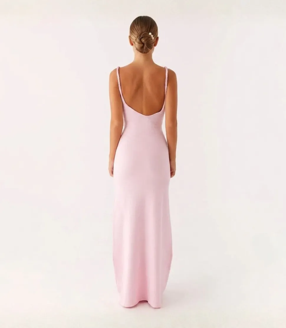 Robe de soirée longue et fluide à bretelles torsadées