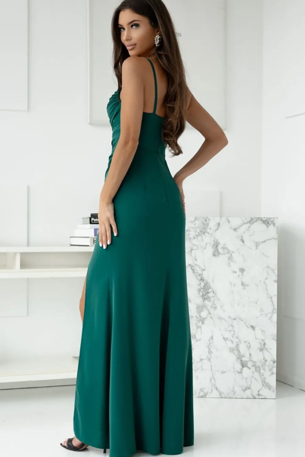 Robe de soirée longue fendue élégante