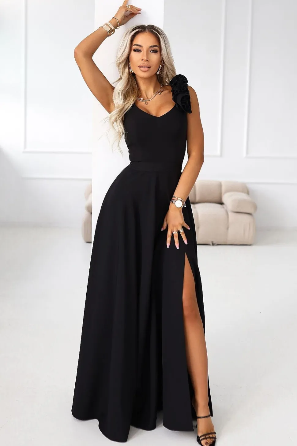 Robe de soirée longue fendue noire sans manches