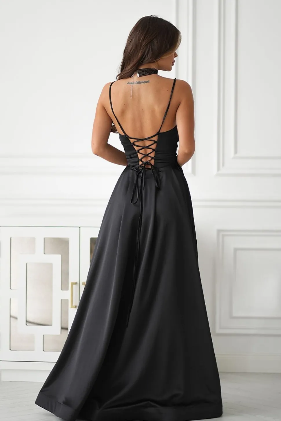 Robe de soirée longue fendue noire satinée